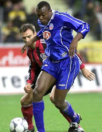 肩负起足球 肩负起足球